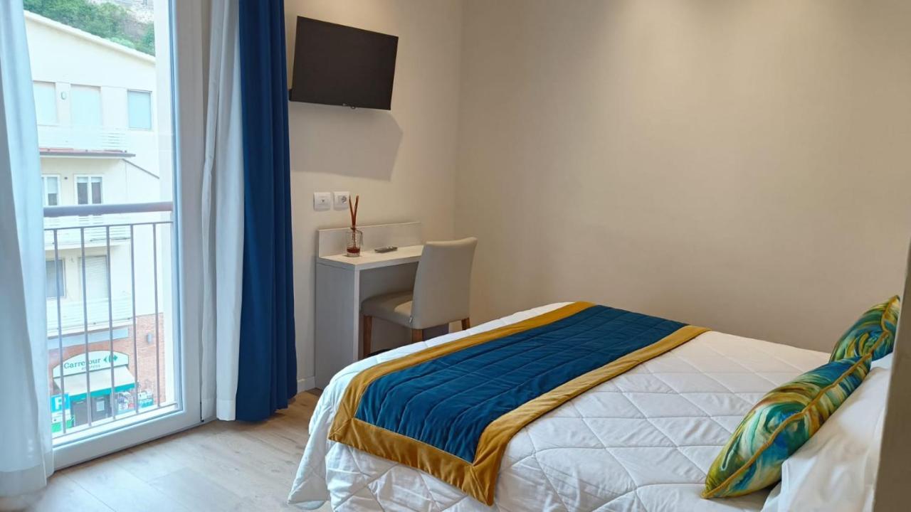 Roma Hotel 卡斯蒂里昂纳·德拉佩 外观 照片